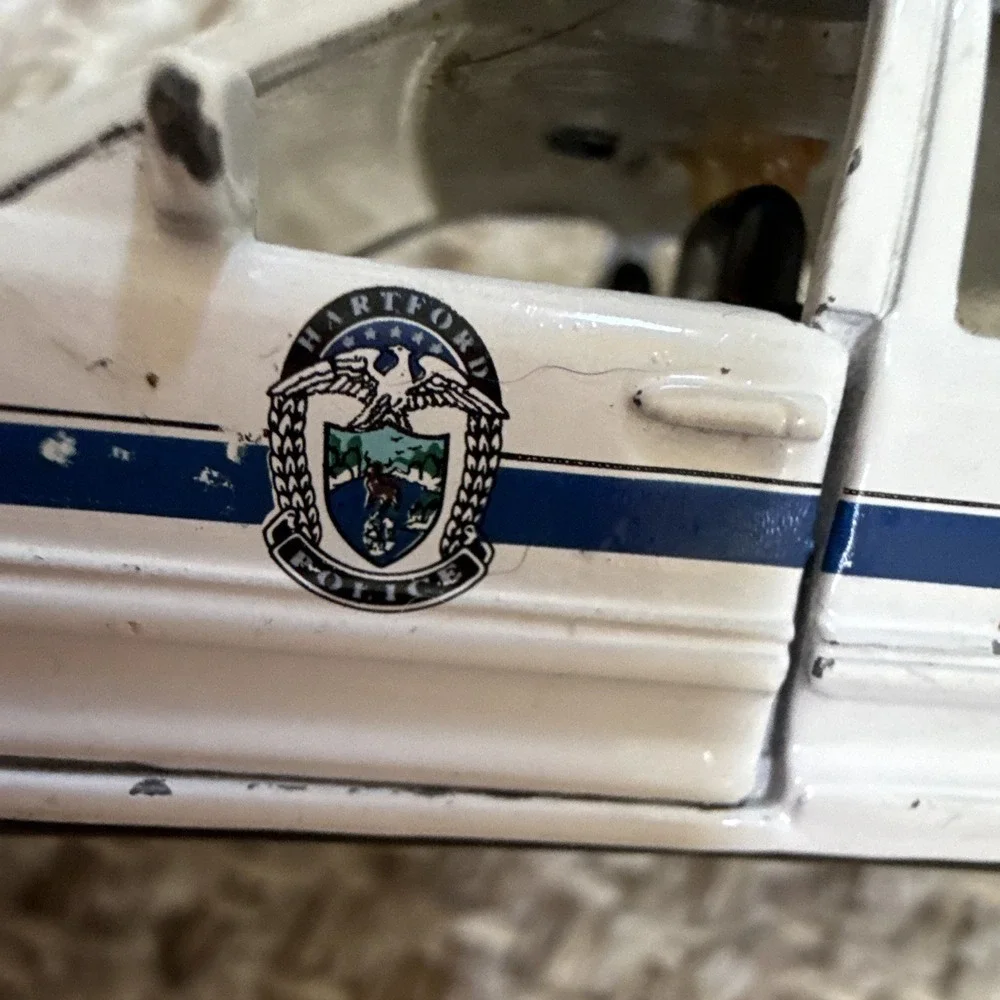 Road Champs Ford Crown Victoria Hartford Police Car 1997 White/Blue Diecast